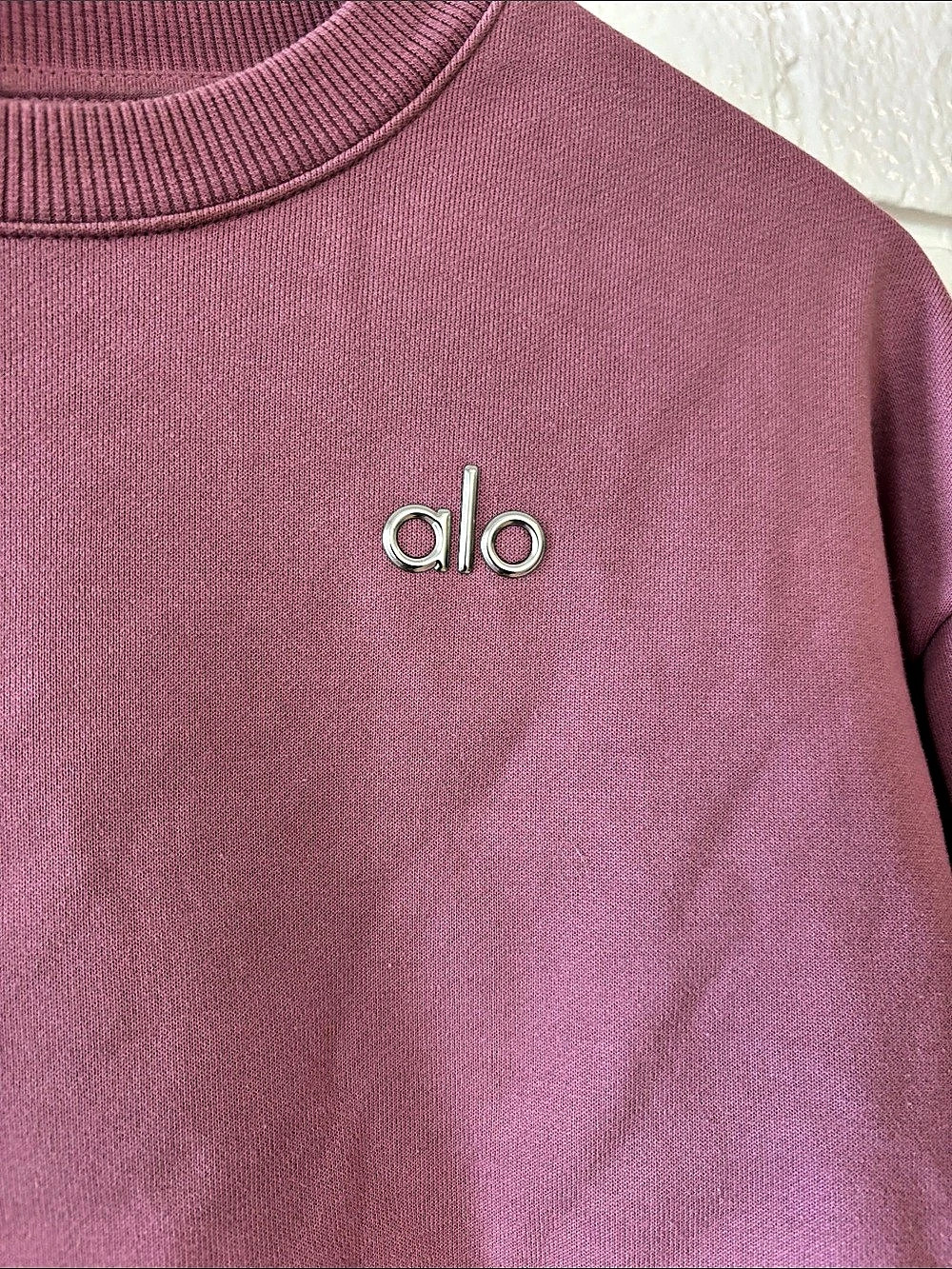 Alo Accolade Crewneck Sweatshirt in Pink Like New - Picture 3 of 4
